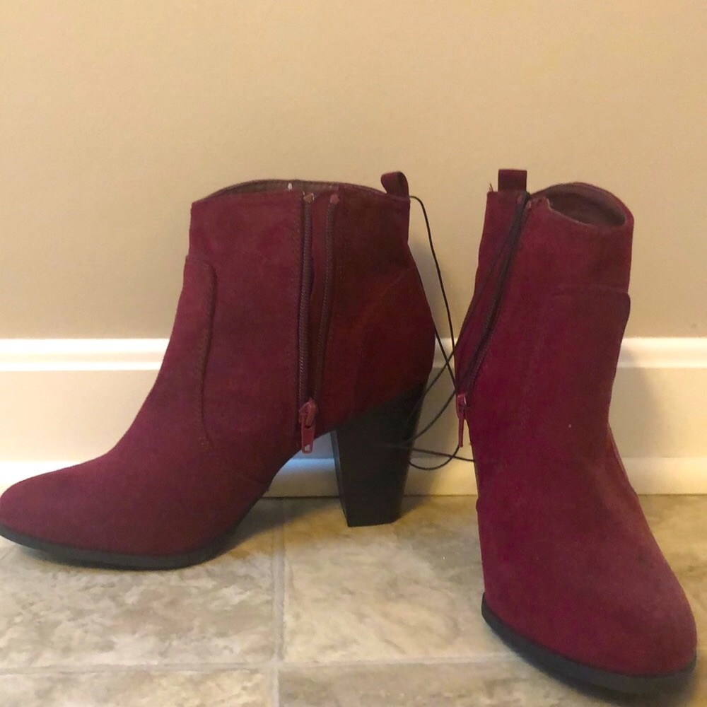 NWOT Velvet heels